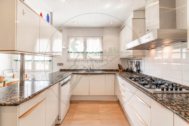 Foto 726dee53-ee4d-4f23-8201-5f85536ffcae. Maison avec cheminée chauffage parking piscine dans Sant Cugat del Vallès