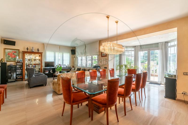 Foto 79f0f555-b2a4-4960-81d1-f3ed4fe26c25. Maison avec cheminée chauffage parking piscine dans Sant Cugat del Vallès