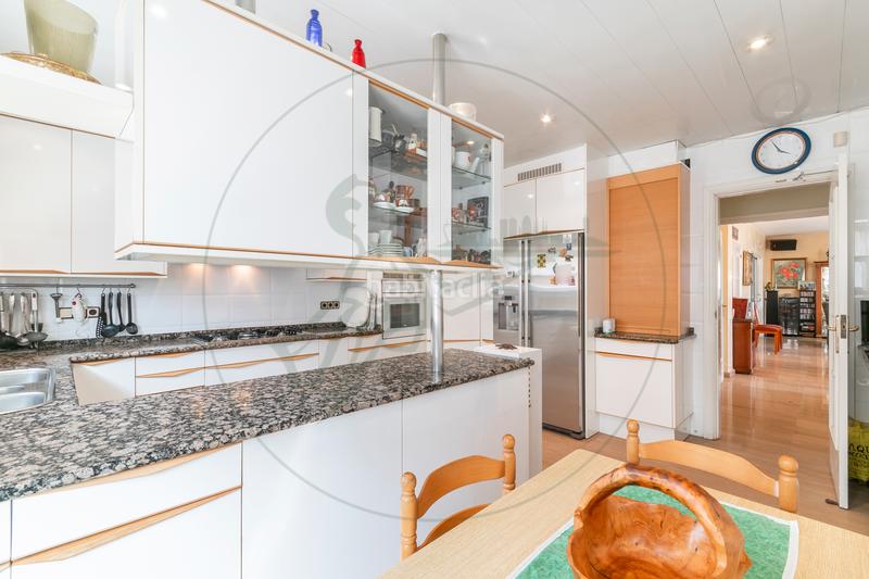 Foto a83ff98a-8fa4-47ee-bb06-023b9bcccc84. Maison avec cheminée chauffage parking piscine dans Sant Cugat del Vallès