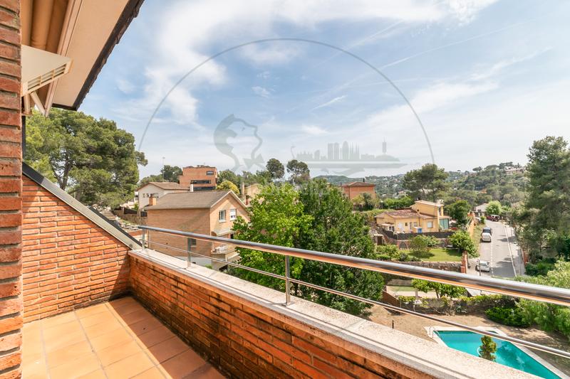 Foto acf38cd7-98ed-486e-bbad-cc66004defa6. Maison avec cheminée chauffage parking piscine dans Sant Cugat del Vallès