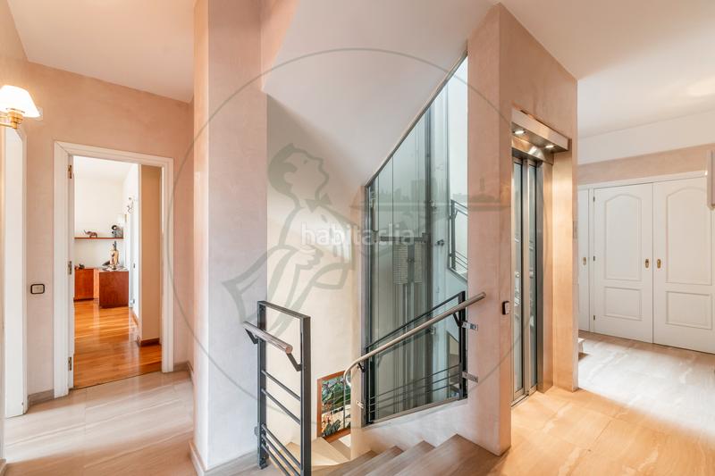 Foto ad34f82d-2c89-4b14-bb78-f25356c5ac77. Maison avec cheminée chauffage parking piscine dans Sant Cugat del Vallès