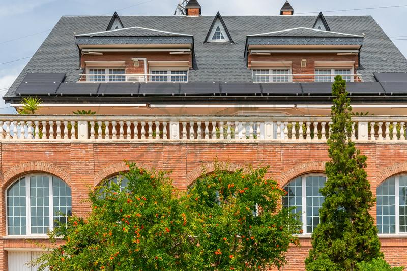 Foto b12d779a-5e8d-4b3e-9b59-f20ad88288f6. Maison avec cheminée chauffage parking piscine dans Sant Cugat del Vallès