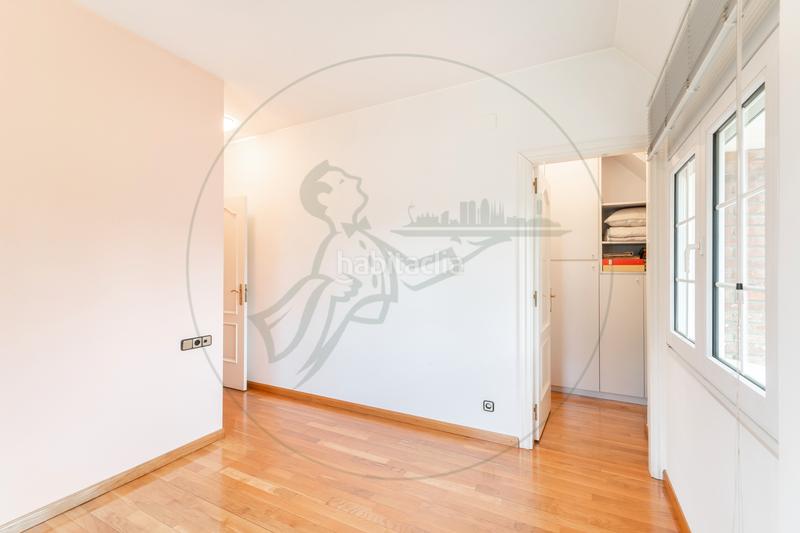 Foto c602aa07-6bcf-4c93-88ff-c0eeab178ccc. Maison avec cheminée chauffage parking piscine dans Sant Cugat del Vallès