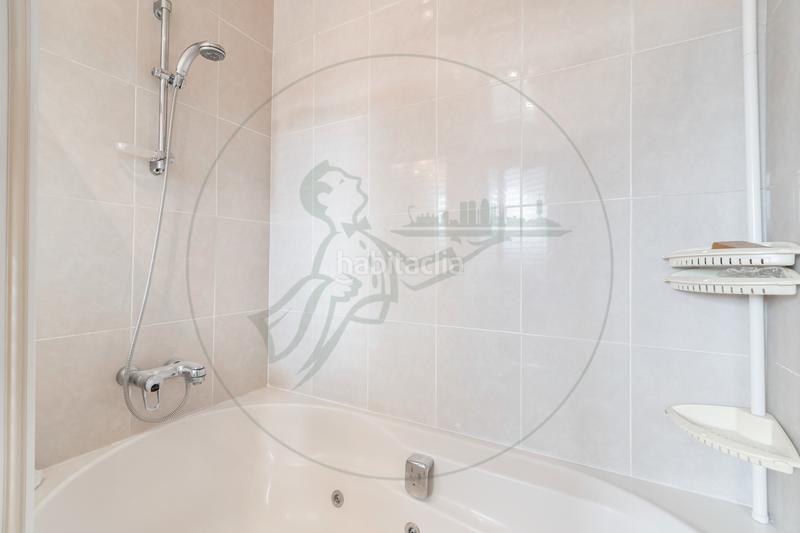 Foto cb3a36ba-4025-4476-9925-b9e5b9f01570. Maison avec cheminée chauffage parking piscine dans Sant Cugat del Vallès