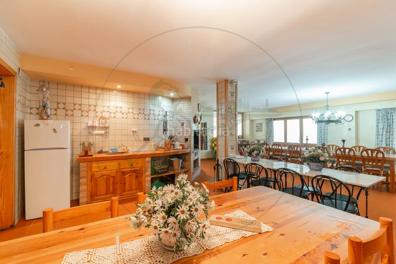 Foto cc54057b-bc9a-4d46-b49f-369a102c038b. Maison avec cheminée chauffage parking piscine dans Sant Cugat del Vallès