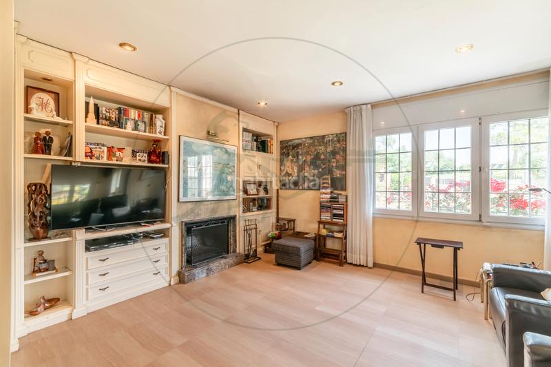 Foto d543b2ef-01da-4a7e-9952-923738f7b2d0. Maison avec cheminée chauffage parking piscine dans Sant Cugat del Vallès