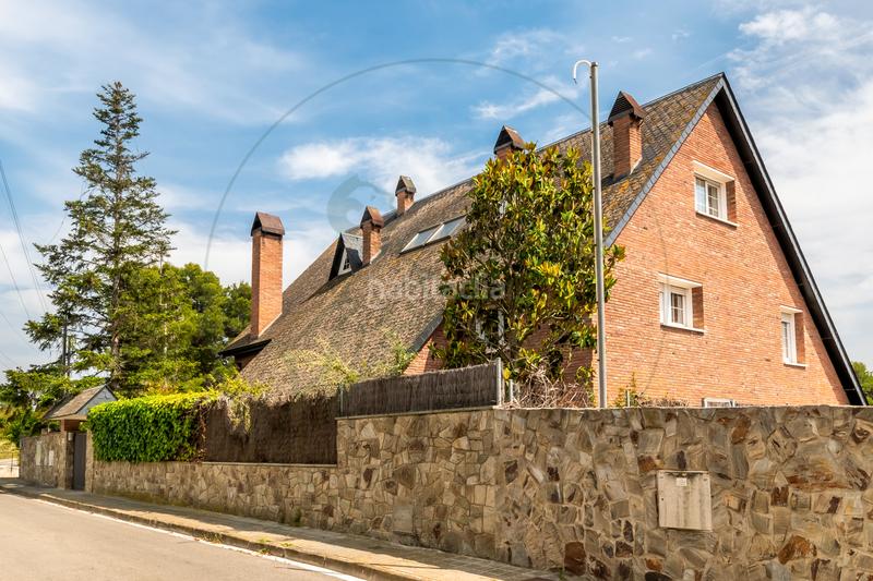 Foto f258002c-365a-4a14-ba82-e11cc7a76524. Maison avec cheminée chauffage parking piscine dans Sant Cugat del Vallès