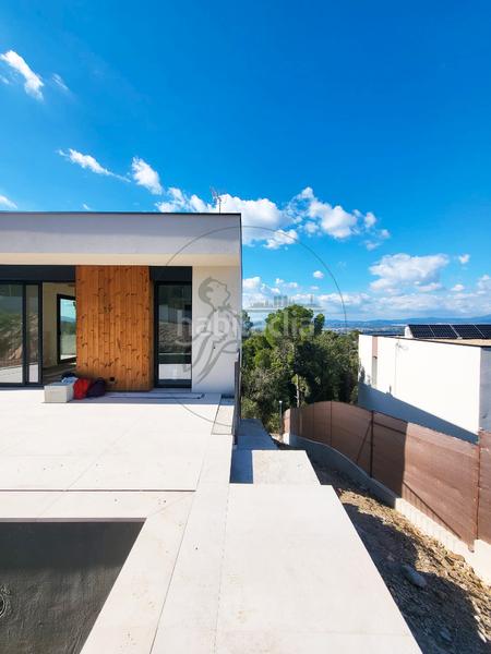 Foto b3c8e86c-e90a-41af-9614-cf867515355a. Casa 240m<sup>2</sup> con riscaldamento parcheggio piscina in La Floresta Sant Cugat del Vallès