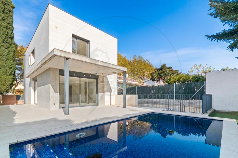 Foto 125aa305-5d1b-4485-b30e-245ccabff904. Lloguer casa amb calefacció aparcament piscina a Sant Cugat del Vallès