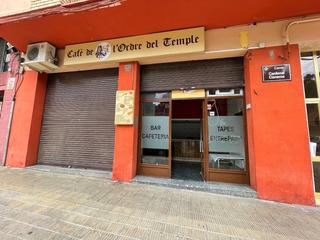 Local Comercial  Cardenal cisneros. Local esquinero con gran fachada de cristal y licencia de hostel