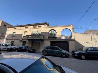 Casa a Sant josep 15. Gran casa de pueblo de 645 m con acceso a tres calles! ideal par