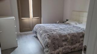 Location Appartement à Baixada de la trinitat 1. Piso de 1 hab. con balcón en rambla ferran