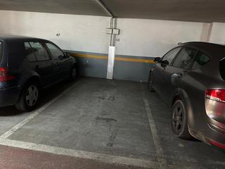 Aparcament cotxe a Blondel 96. Plaza de aparcamiento amplia en el centro de lleida!