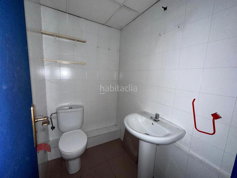 Foto 3cc9f5fb-6b8b-4e2a-b6f9-393aa3770555. Alquiler local comercial  , en calle vallcalent, zona de alto paso en Lleida