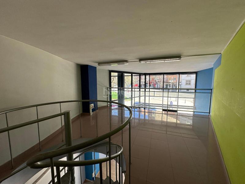 Foto a5cc17fb-9a89-457b-8efc-ade505a5ed3e. Alquiler local comercial  , en calle vallcalent, zona de alto paso en Lleida
