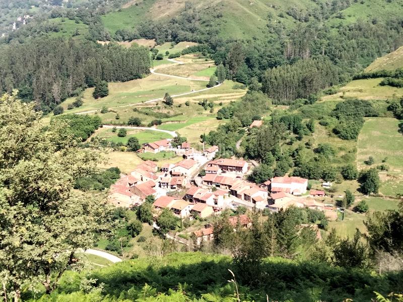 Foto ca506aaa-9a10-43c1-b4a8-423c82e50d51. Casa a carmona - pb carmona 60 a Cabuérniga