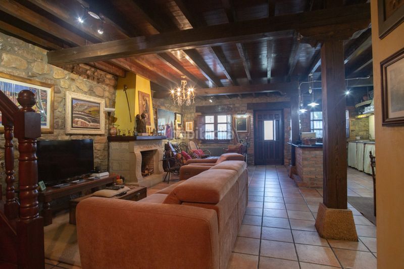 Foto 51ddfa1c-b3d8-4850-a263-1b69aac1e8b4. Maison jumelée dans barrio de abajo - pb ucieda abajo 81 dans Ruente