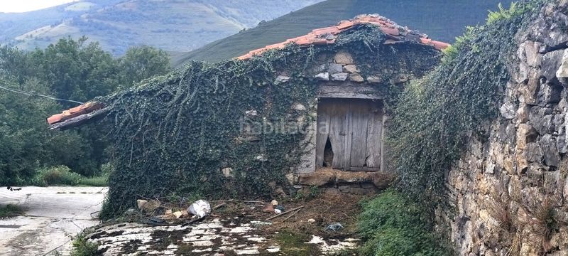 Foto c7b50aa9-f496-4137-b927-aaad52f45a91. Casa aparellada a Lamasón