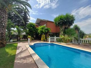 Casa a Castellbisbal. Vivienda singular en parcela esquinera de 1.500 m  urbanizacin