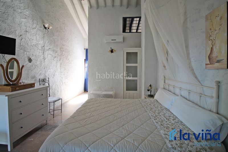 Foto 19f90212-67c5-4851-852b-554a0410c357. Masia amb xemeneia aparcament piscina a Martín de la Jara