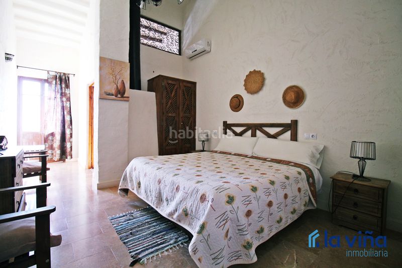 Foto 1aeab175-ff0f-4ff2-86be-894aa0431f8b. Masia amb xemeneia aparcament piscina a Martín de la Jara