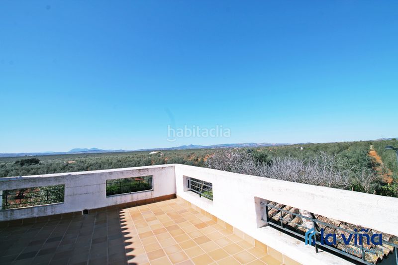 Foto 1f316512-c4d4-4c07-8cee-143360e8920a. Masia amb xemeneia aparcament piscina a Martín de la Jara