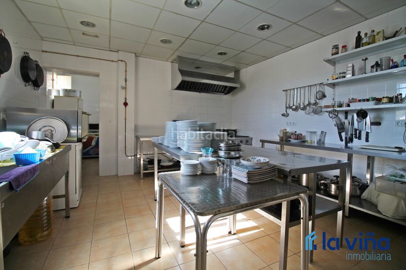 Foto 2bcf2743-00cf-45ee-a2e1-73c85e04f9d7. Masia amb xemeneia aparcament piscina a Martín de la Jara