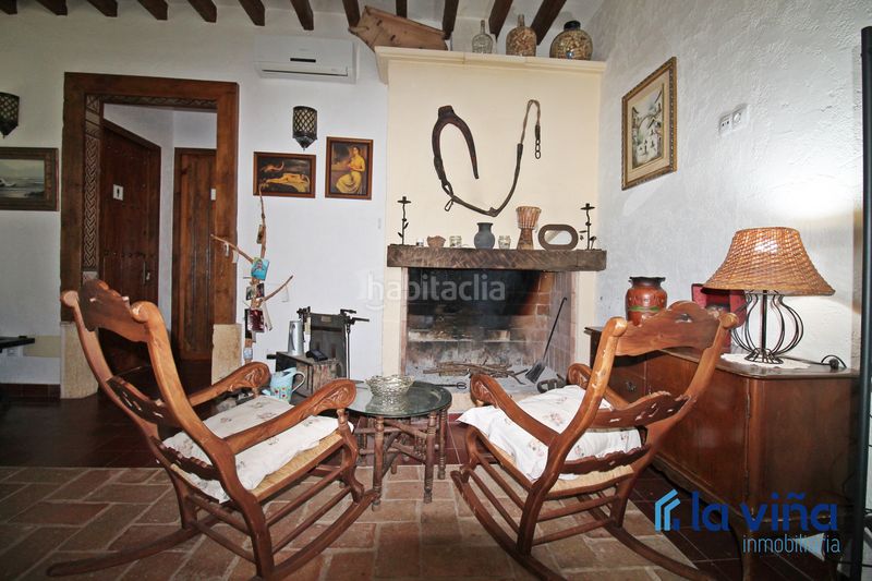 Foto 4bf54239-1329-4d60-8866-4ca1416ea0ec. Masia amb xemeneia aparcament piscina a Martín de la Jara