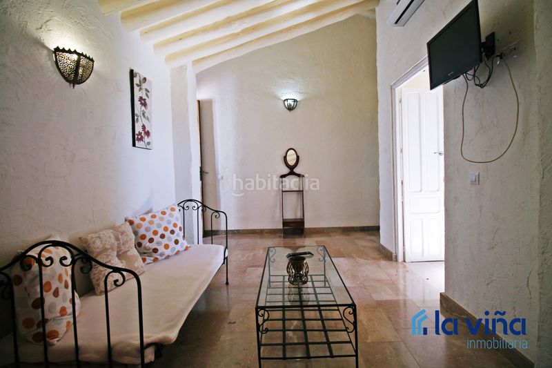 Foto 57dfabc8-c698-441b-9648-1ee3d0e66fa6. Masia amb xemeneia aparcament piscina a Martín de la Jara