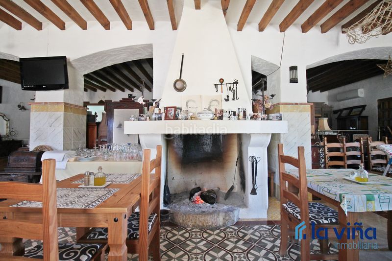 Foto 6e4fc748-983a-456c-a275-a60a6d3660de. Masia amb xemeneia aparcament piscina a Martín de la Jara