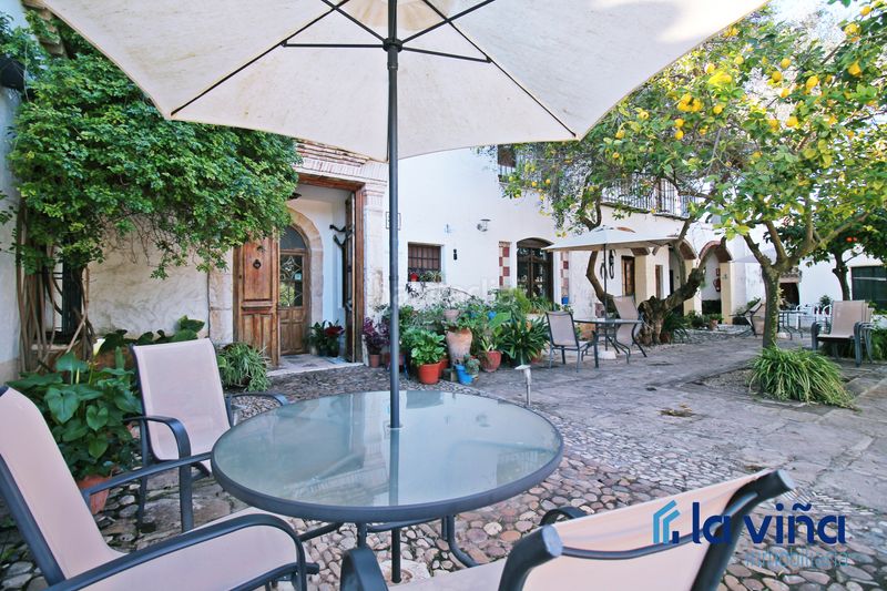 Foto a9b78aad-c909-44c2-a784-b06e0c2aa685. Masia amb xemeneia aparcament piscina a Martín de la Jara