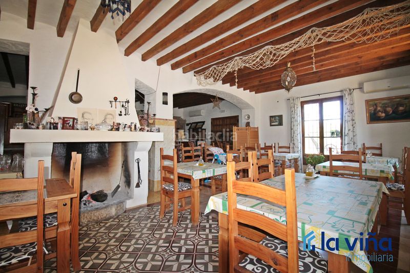 Foto aa4a3860-23f3-4bab-b54e-66c0af3e1894. Masia amb xemeneia aparcament piscina a Martín de la Jara