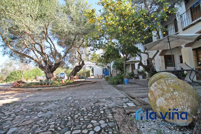 Foto aa62ad8b-d9c4-4ece-82f5-2cd2821cbca6. Masia amb xemeneia aparcament piscina a Martín de la Jara