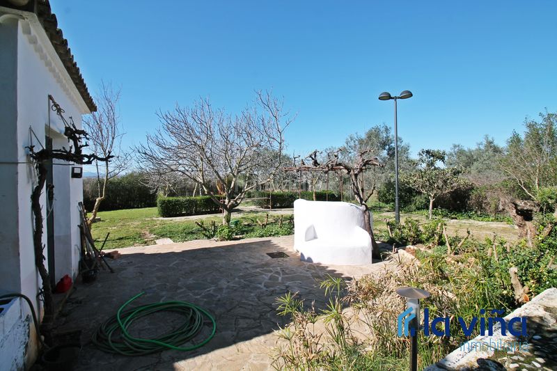 Foto aef91bd0-1667-49fb-b8fd-a311fbb707f2. Masia amb xemeneia aparcament piscina a Martín de la Jara