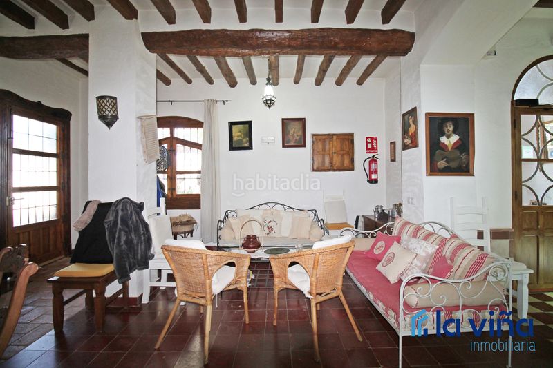 Foto b04b5cc7-3677-4834-9098-295ed98e67de. Masia amb xemeneia aparcament piscina a Martín de la Jara