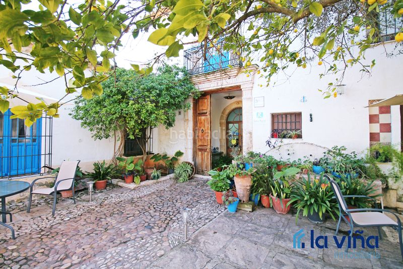 Foto b088e180-c041-45f7-ae28-ef2d137b8981. Masia amb xemeneia aparcament piscina a Martín de la Jara