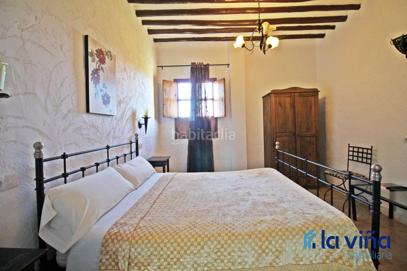 Foto b56507da-a58b-4313-9093-ae522ab9f347. Masia amb xemeneia aparcament piscina a Martín de la Jara