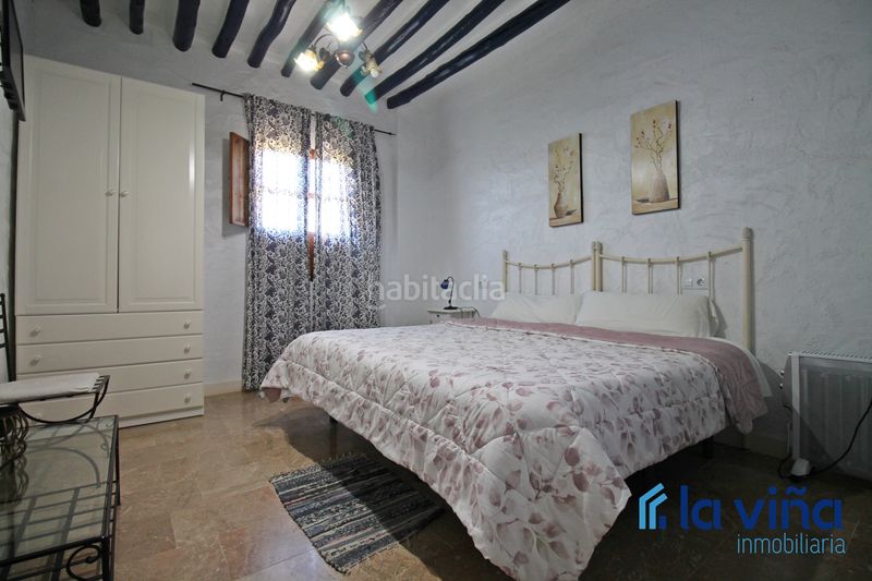 Foto c40fb132-c76a-4f7e-8ffe-c612ad1152cd. Masia amb xemeneia aparcament piscina a Martín de la Jara