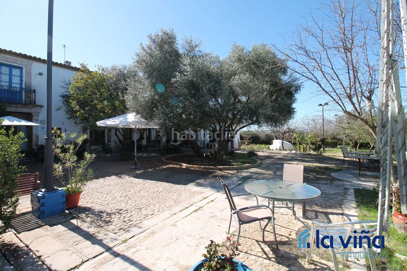 Foto c57ffb93-f8db-4fda-aecc-e4c25a9b3c51. Masia amb xemeneia aparcament piscina a Martín de la Jara