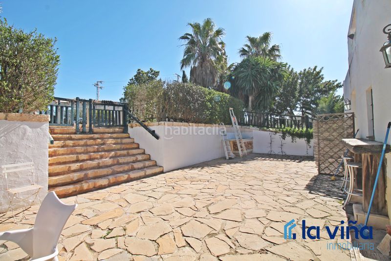 Foto ea3a2396-ee49-4ac7-9c07-c071b9284e36. Masia amb xemeneia aparcament piscina a Martín de la Jara