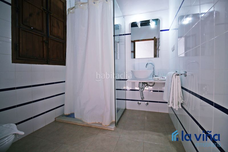 Foto f980b923-07b8-4040-89b2-4ae8fcbac25f. Masia amb xemeneia aparcament piscina a Martín de la Jara