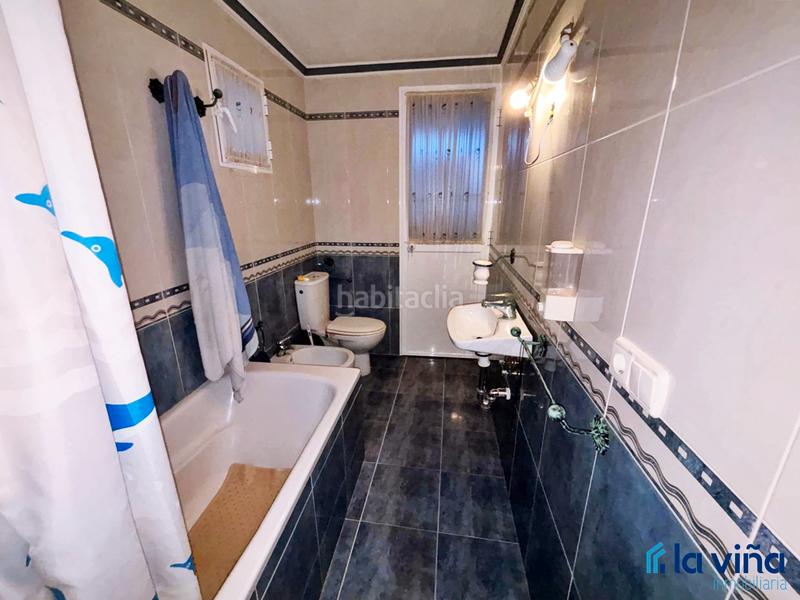 Foto 58fcc789-ccc3-44cc-be20-9e716381b1bd. Casa aparellada a Encinas Reales