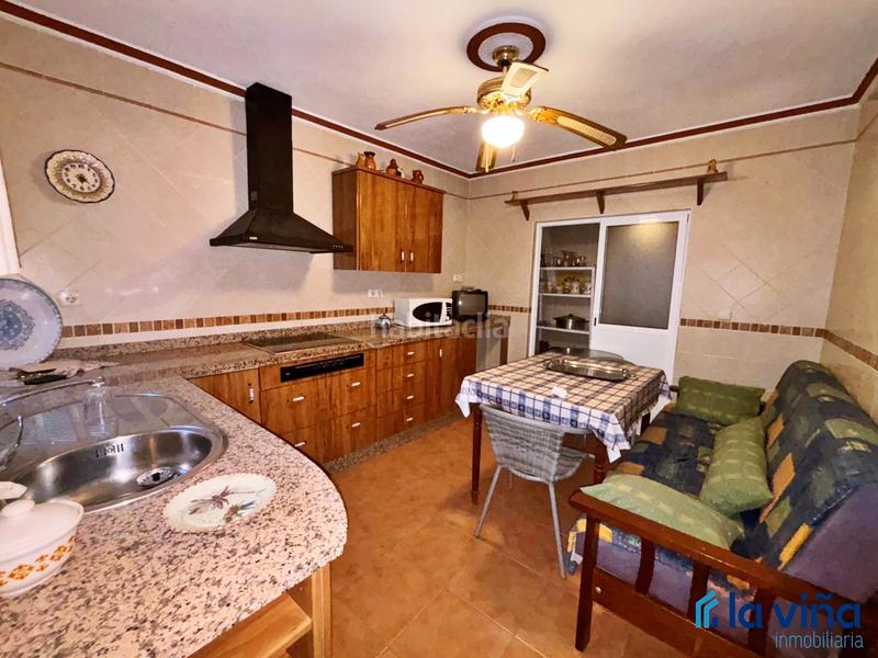 Foto b1e91da3-57bf-4af5-ad1f-9e9582849bc9. Casa aparellada a Encinas Reales