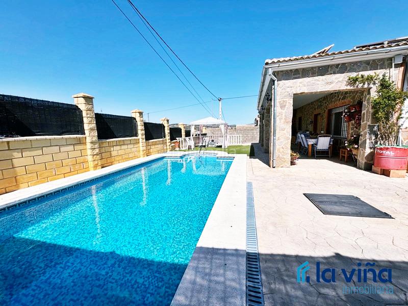 Foto 7152390e-b993-43c1-846d-1664930620a9. Xalet amb xemeneia piscina a Iznájar