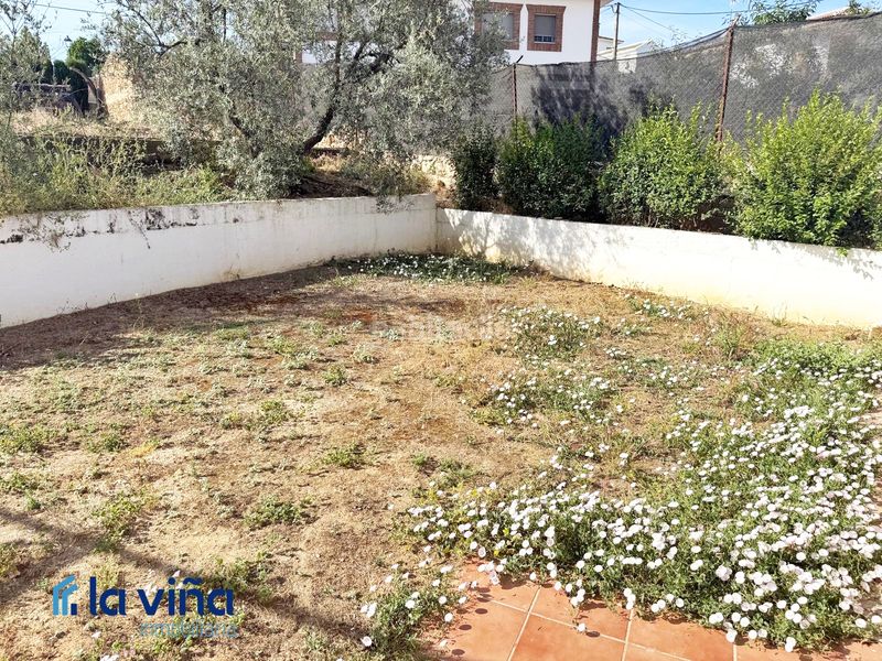 Foto 11d9d1c8-2350-4aa3-bb9d-7c6000615ff8. Casa amb aparcament a Loja