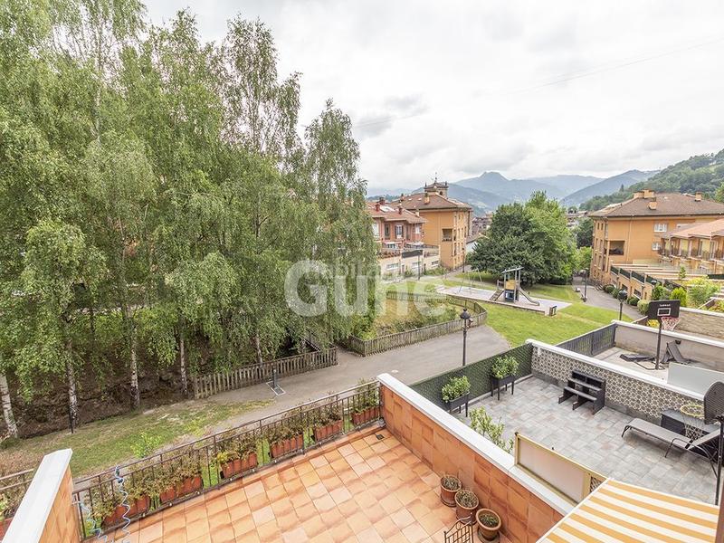 Foto 0c96a169-2699-45fd-b99a-bf3e5d7d5d66. Casa adossada amb calefacció a Beasain