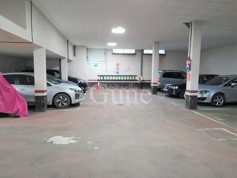 Foto 92c2ed2f-524c-46ee-bba6-1c7af080a0a2. Parking coche raya de garaje en venta, en Zumarraga