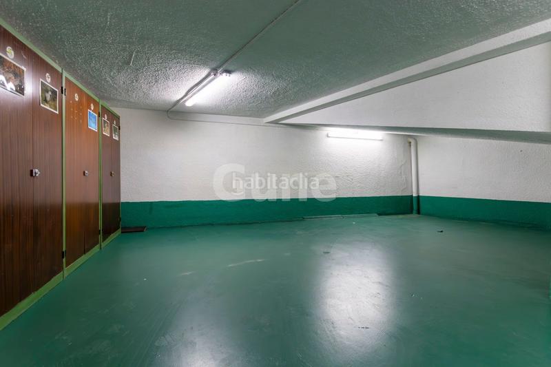 Foto d85775dc-5254-456e-ae1f-d468992a7e0d. Car parking in Beasain