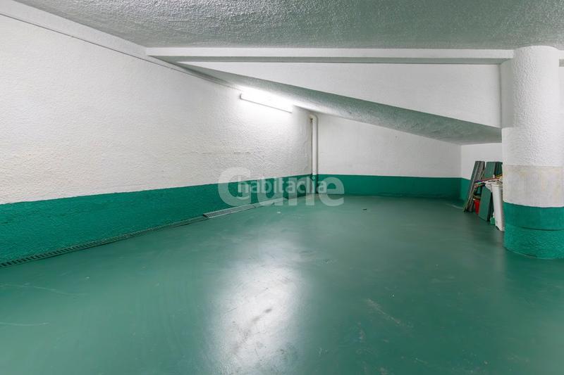 Foto f2f9768a-69f8-4b33-b83e-29358eec6083. Car parking in Beasain