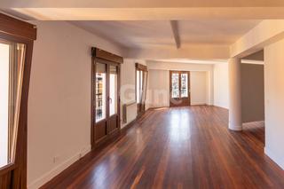 Pis  Iparraguirre. Vivienda luminosa con vistas despejadas a la plaza gernikako arb